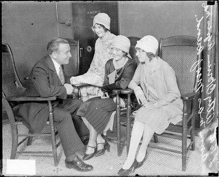 Agnes Mas, Ann Mas, Mrs. J. Arend, and W. W. O'Brien sitting in a room, dark exposure - Chicago Daily News, Inc.