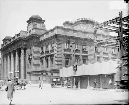 Chicago and Northwestern Railroad station and adjacent construction of the new Chicago Daily News building - Chicago Daily News, Inc.