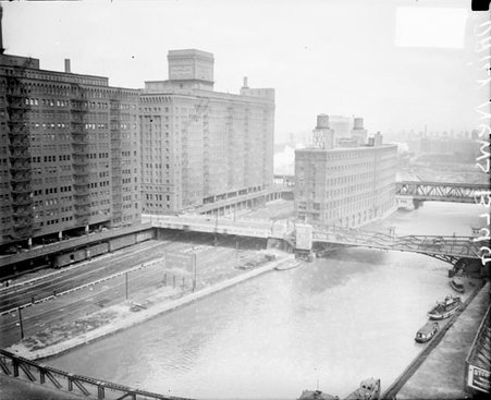 Chicago River passing by the Butler Brothers building, north of the construction site for the new Chicago Daily News building, light exposure - Chicago Daily News, Inc.