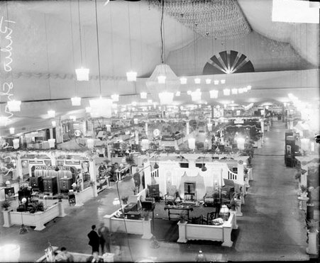 Trade show related to radios, held at the Coliseum - Chicago Daily News, Inc.