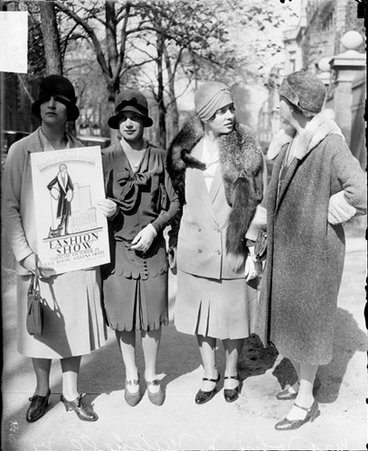 Mrs. John J. Mitchell, Jr. and three other women - Chicago Daily News, Inc.