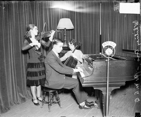 Whitney Trio performing at WMAQ studio - Chicago Daily News, Inc.