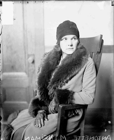 Antoinette M. Neiman looking to her left - Chicago Daily News, Inc.