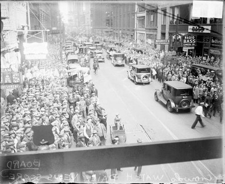 Crowds watching Chicago Daily News score board looking west on Madison Street - Chicago Daily News, Inc.