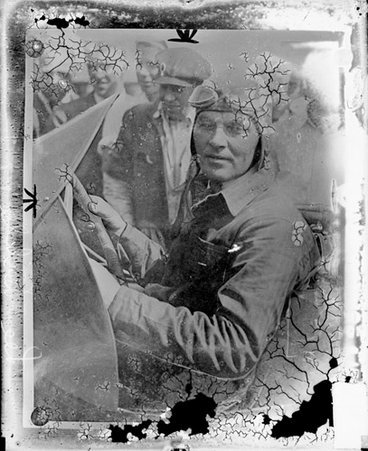 Photograph of unidentified pilot - Chicago Daily News, Inc.