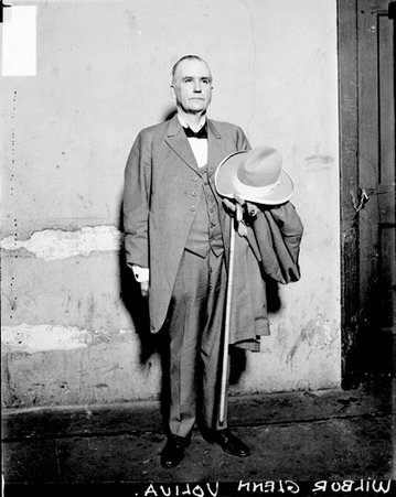 Wilbur Glenn Voliva, holding his hat - Chicago Daily News, Inc.