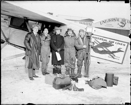 Elmer Kane, Charlie Schwarz and Charles Ford of Chicago Daily News, William Bliss, and pilot Shirley J. Short with Universal Airlines plane - Chicago Daily News, Inc.