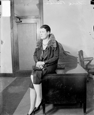 Alice Bates, facing right - Chicago Daily News, Inc.