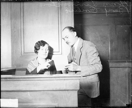 Ann Livingston, who sued millionaire Franklin Hardinge for breach of promise, in witness stand with Benjamin Erlick next to her - Chicago Daily News, Inc.