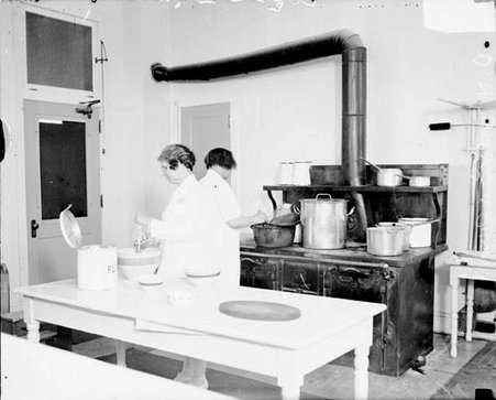 Two women preparing food in the kitchen of the Chicago Daily News Sanitarium - Chicago Daily News, Inc.