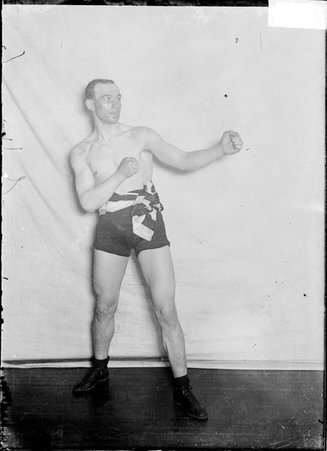 Pugilist, Jack Root, facing right with head pulled back, in upright ordinary boxing stance - Chicago Daily News, Inc.