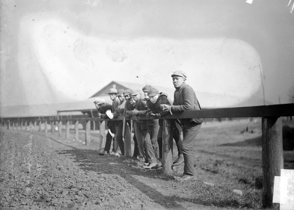 Horse racing, Worth Race TrackRace Track, handlers leaning on fence - Chicago Daily News, Inc.