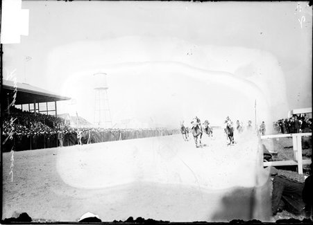 Horse racing, Worth Race Track, finish of fourth race - Chicago Daily News, Inc.