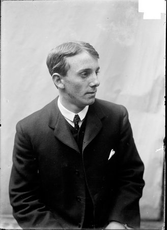 Frank Brown, looking to his left - Chicago Daily News, Inc.