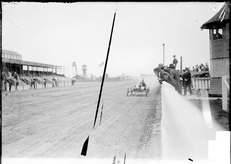 Automobile racing at Harlem Race Track - Chicago Daily News, Inc.