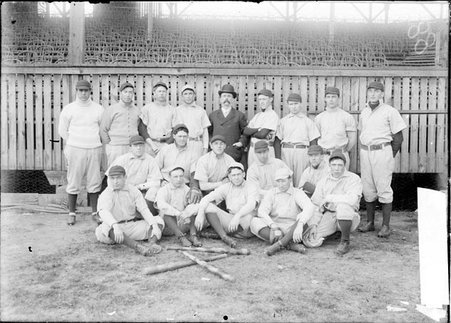Baseball team, Chicago Cubs gathered on the field at West Side Grounds - Chicago Daily News, Inc.