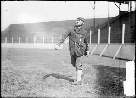 Baseball player, George Davis, White Sox, throwing ball on field - Chicago Daily News, Inc.