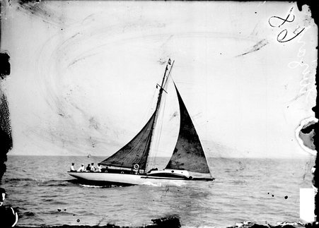 Yacht, Wizard, sailing on Lake Michigan - Chicago Daily News, Inc.