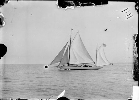 Yachting, the Rosamond sailing on Lake Michigan - Chicago Daily News, Inc.