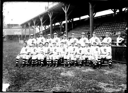 Chicago Cubs baseball players, including Heinie Zimmerman, John Kling, Johnny Evers and Frank Schulte, posing at West Side Grounds - Chicago Daily News, Inc.