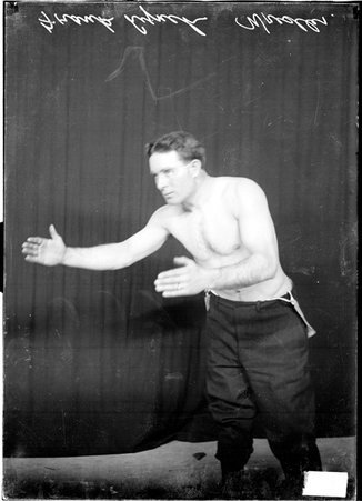 Wrestler, Frank Lynch, with arms reaching left - Chicago Daily News, Inc.