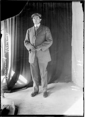 Jimmy Gardner, standing in front of dark background - Chicago Daily News, Inc.