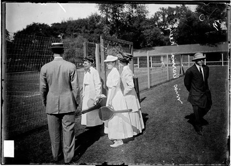 Tennis player, Carrie Neely, standing with two unidentified women and a man at tennis club - Chicago Daily News, Inc.
