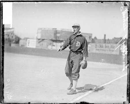 Detroit baseball player, Lindsay, holding his right hand in front of him after throwing a ball, on first base at South Side Park - Chicago Daily News, Inc.