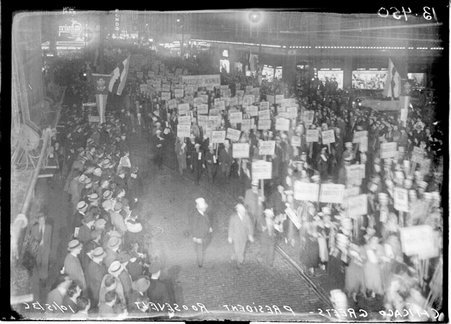 Chicagoans greet President Franklin Delano Roosevelt - Chicago Daily News, Inc.