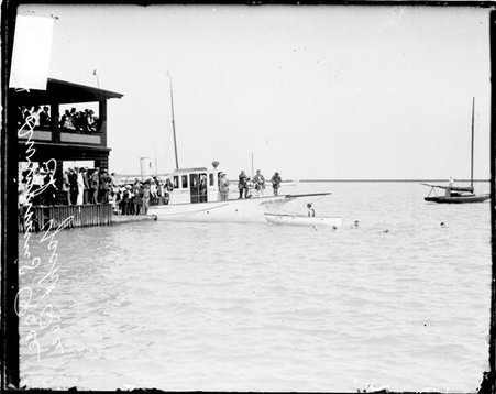 Swimmers swimming and treading water in Lake Michigan during a Chicago Athletic Association (C. A. A.) swimming race - Chicago Daily News, Inc.