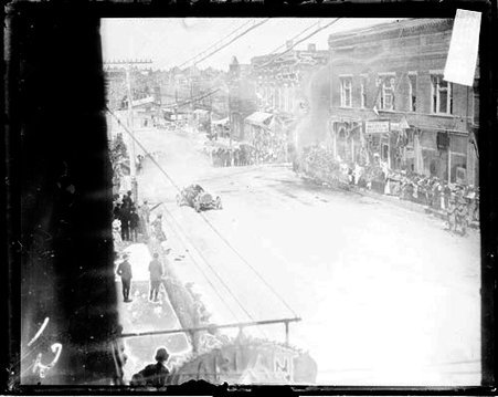 Automobile driver W. Knipper driving an during the Cobe Cup Race - Chicago Daily News, Inc.