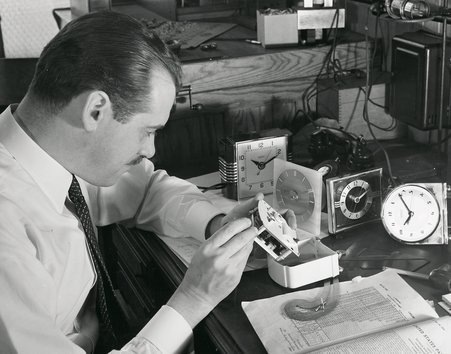 Laurens Hammond working on desk clocks - Fujita, Jun, 1888-1963