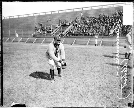 Baseball player Simmons, Detroit Tigers, holding his hands in front of him to catch a baseball at South Side Park - Chicago Daily News, Inc.