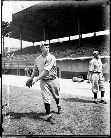 Baseball player, Al Schulz, Cincinnati Reds, throwing a batt at Weeghman Park - Chicago Daily News, Inc.