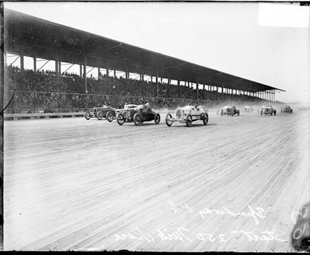 Auto racing, Speedway park, 250 mile race in progress, motorists racing cars on track - Chicago Daily News, Inc.