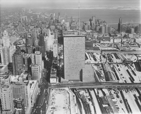 Chicago Skyline - view Mid City & Northside - G. Krambles/CTA