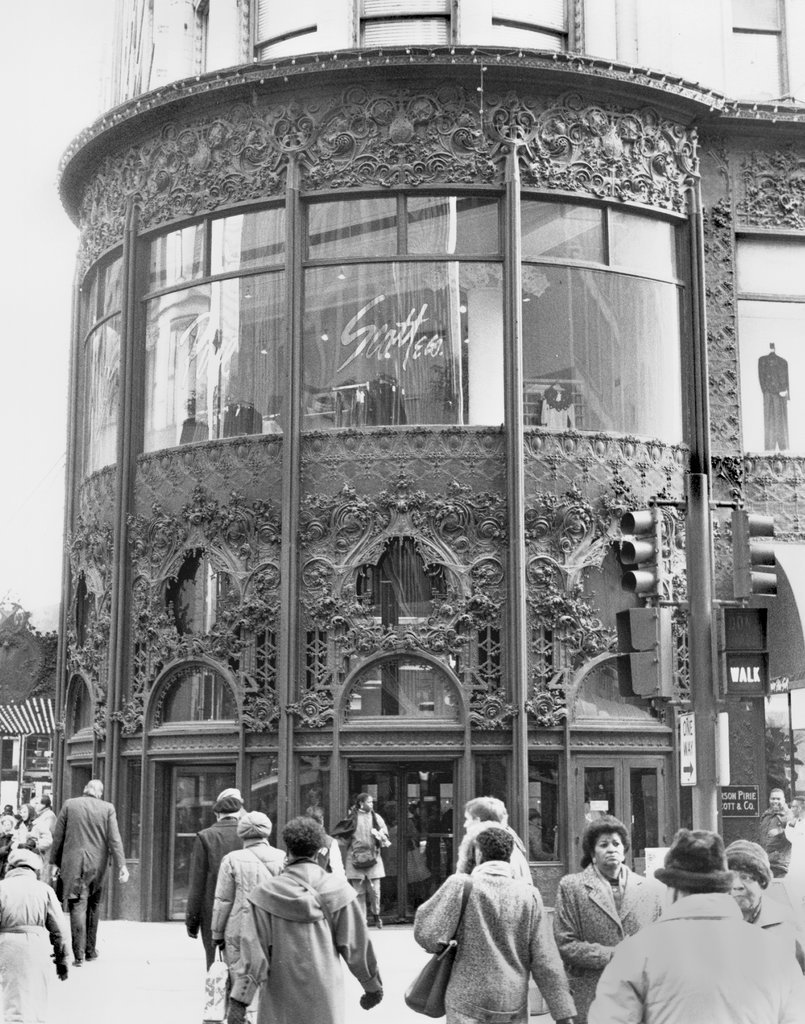 Carson Pirie Scott entrance - Boland, Vince