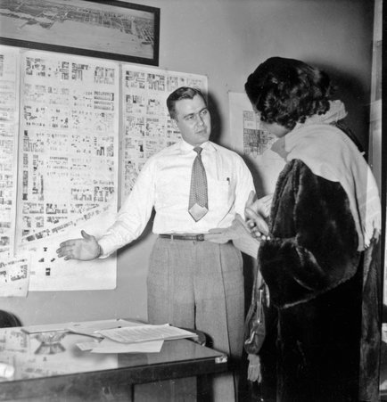 Hyde Park Clearance Committee Office, Mr. Ross explaing neighborhood change - Mead, Mildred