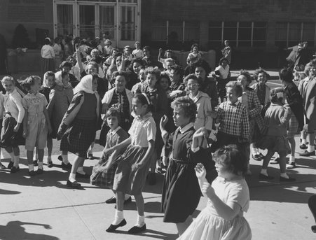 Schoolyard in the Near Northwest Side - Deutch, Stephen