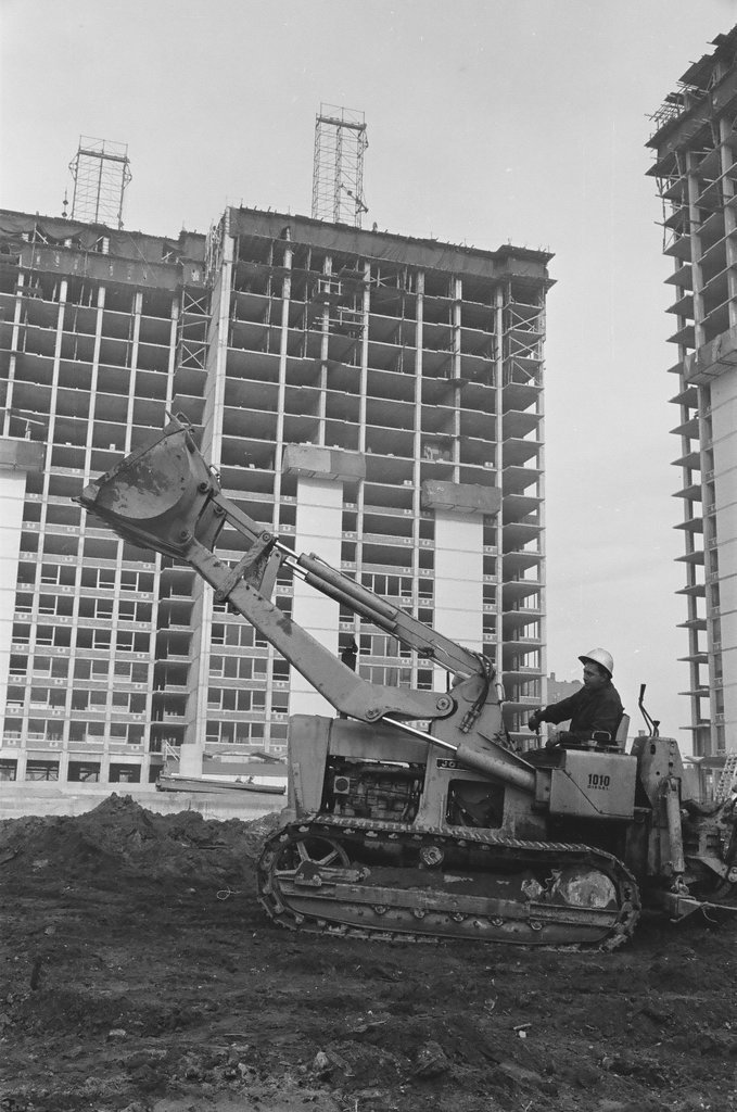 A new urban renewal project, the Carl Sandburg Village apartments, is under construction - Chicago Sun-Times