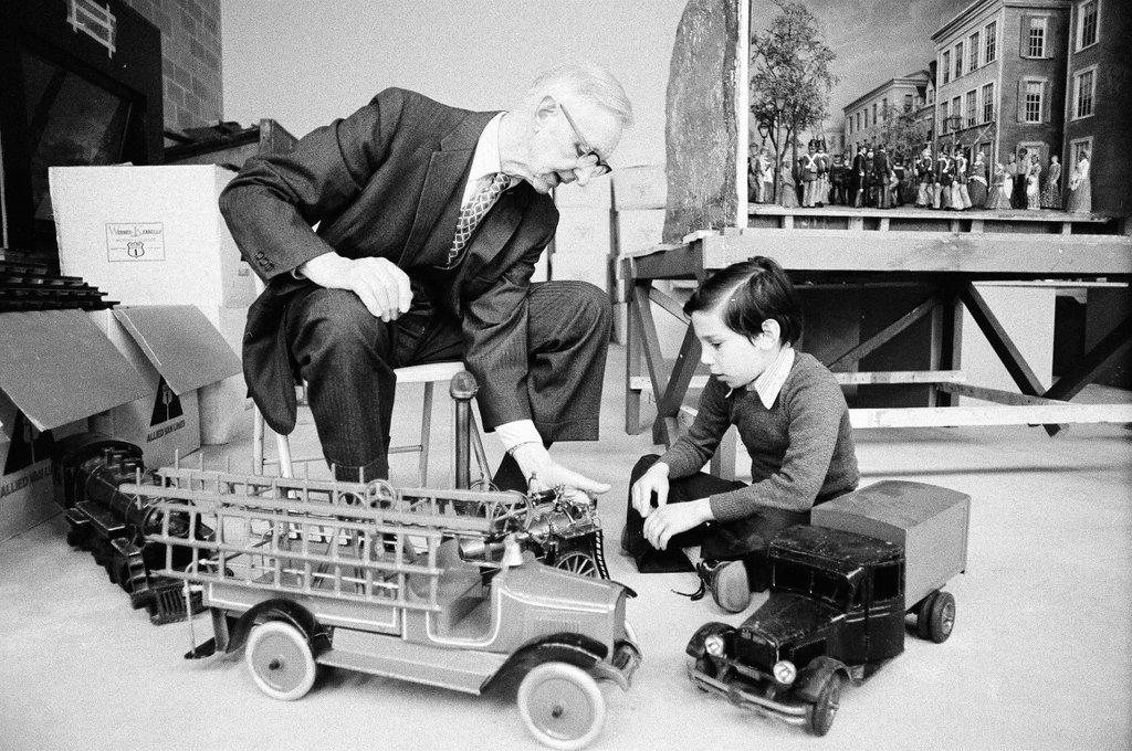 Dewey Ericsson and Rod Isaac Smilgof interact with model vehicles at the Chicago Historical Society - Jerry Tomaselli for Chicago Sun-Times