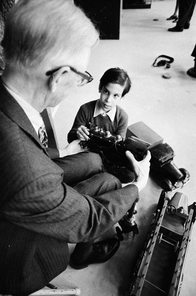 Dewey Ericsson and Rod Isaac Smilgof interact with model vehicles at the Chicago Historical Society - Jerry Tomaselli for Chicago Sun-Times