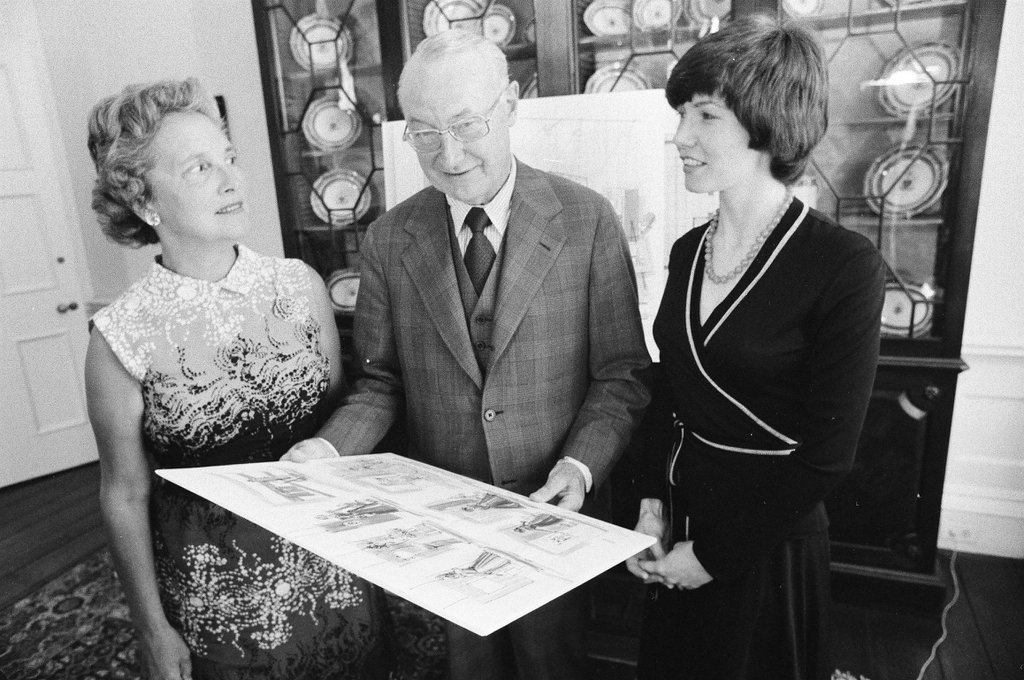 Members of the Chicago Historical Society costume collection steering committee view drawings - M. Leon Lopez for Chicago Sun-Times