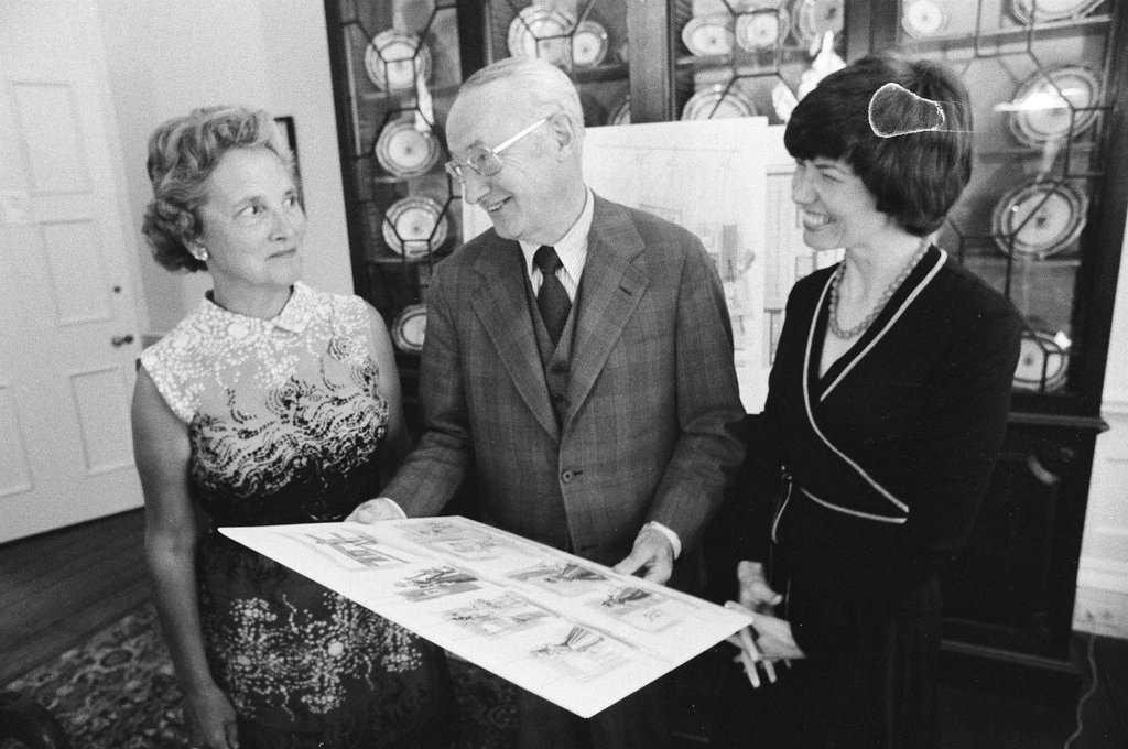 Members of the Chicago Historical Society costume collection steering committee view drawings - M. Leon Lopez for Chicago Sun-Times