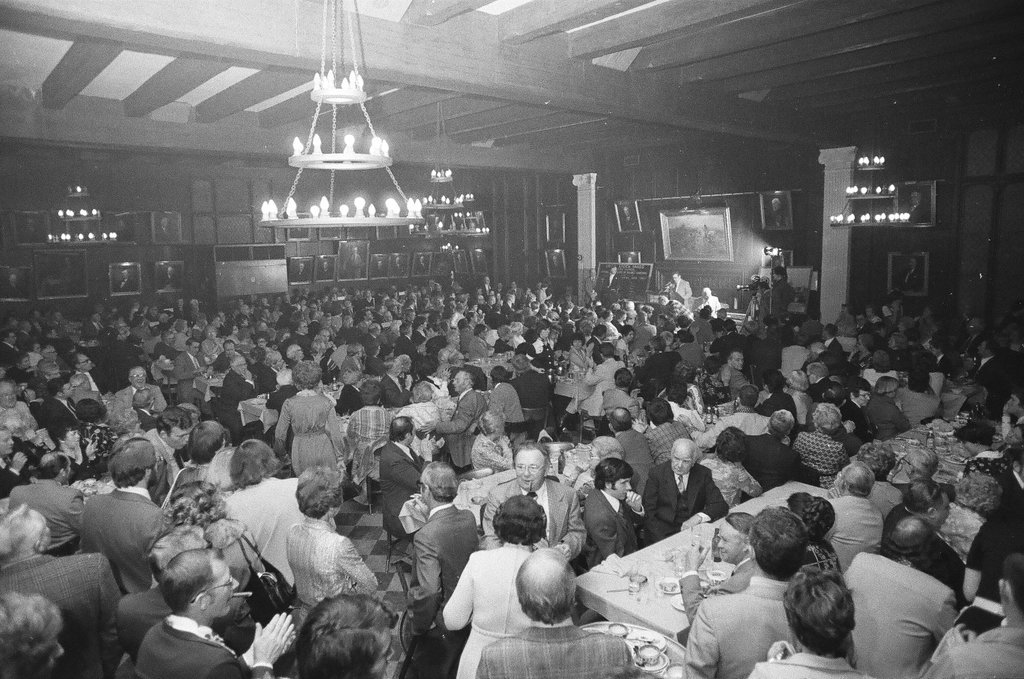 People attending farewell dinner at Stock Yard Inn's Sirloin Room - Chicago Sun-Times