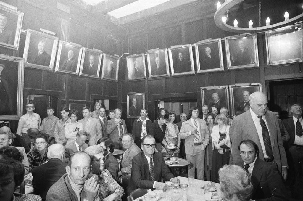 People attending farewell dinner at Stock Yard Inn's Sirloin Room - Chicago Sun-Times