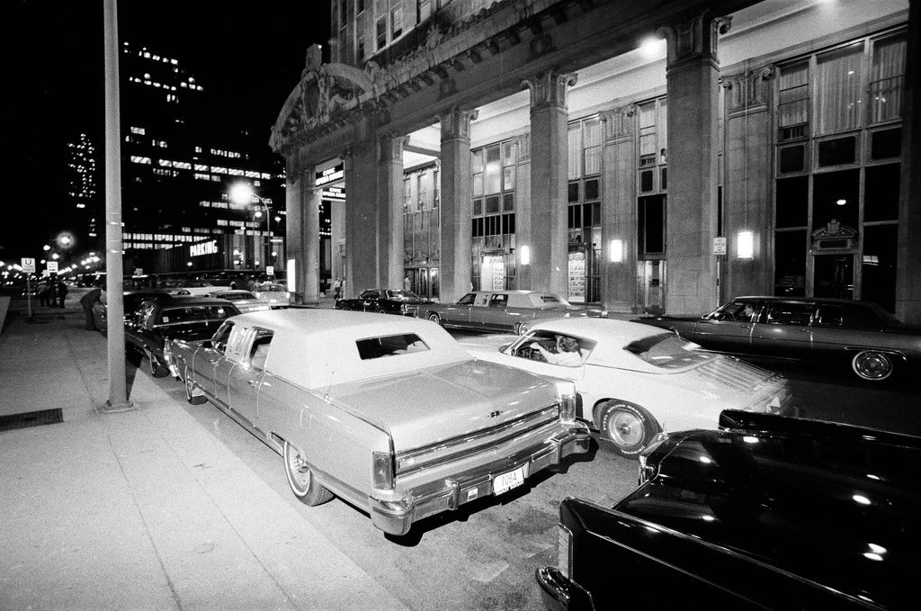 People arrive at the Civic Opera House - Chicago Sun-Times