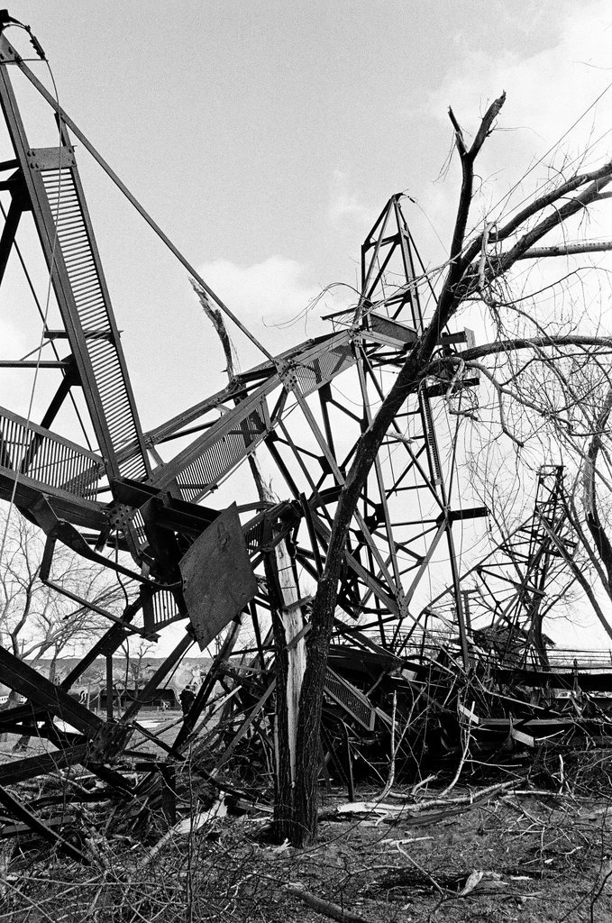Parachutes ride demolished at Riverview Park - Chicago Sun-Times