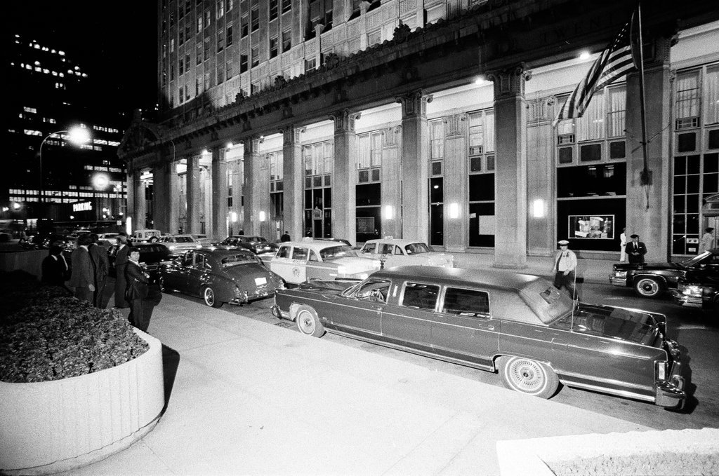 People arrive at the Civic Opera House - Chicago Sun-Times
