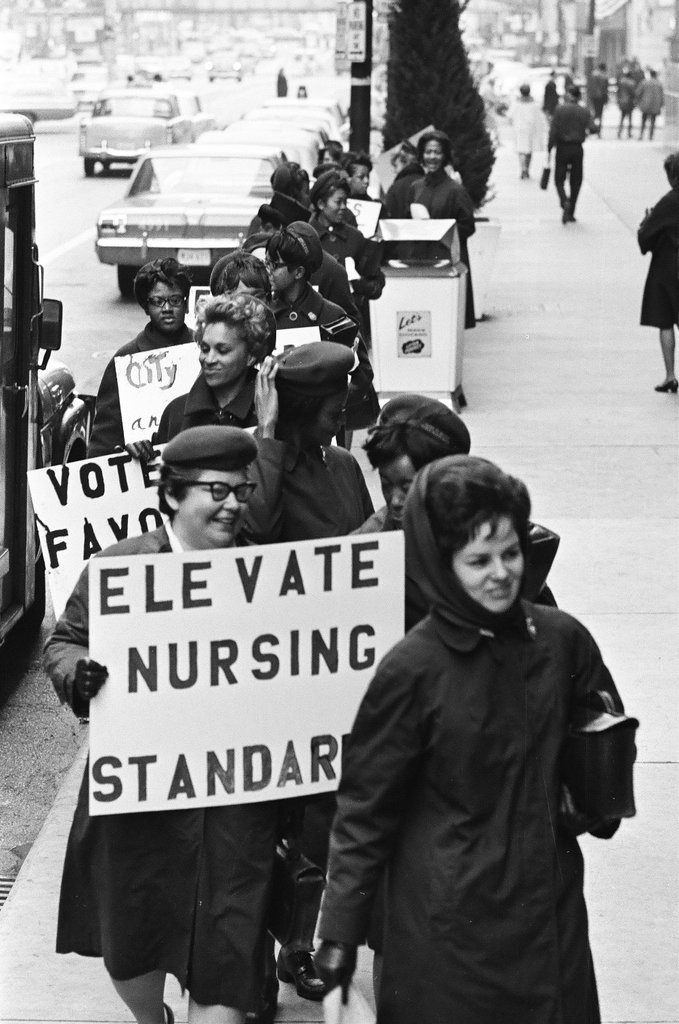 Nurses picketing at City Hall - Chicago Sun-Times